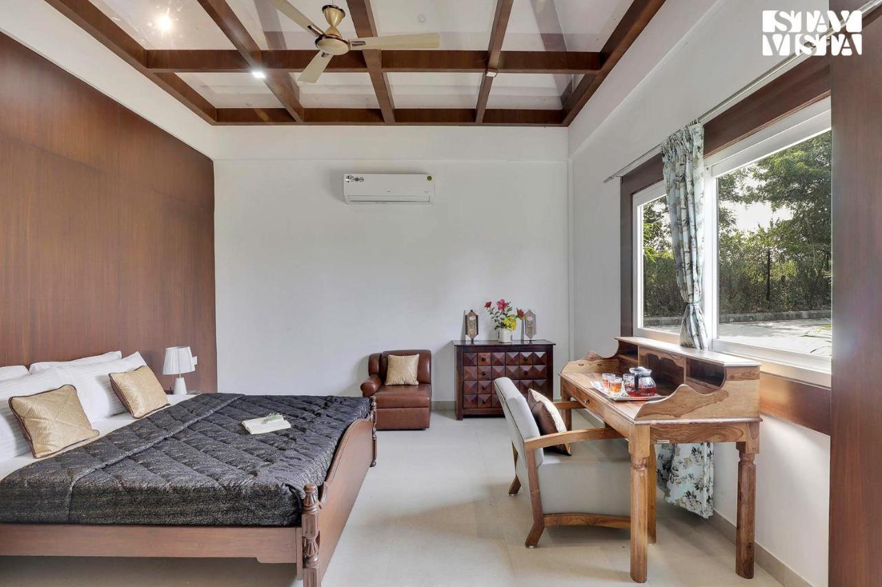 Stayvista'S Lakeside Whispers - Lake & Mountain-View Villa With Lawn & Indoor-Outdoor Games ناغبور المظهر الخارجي الصورة
