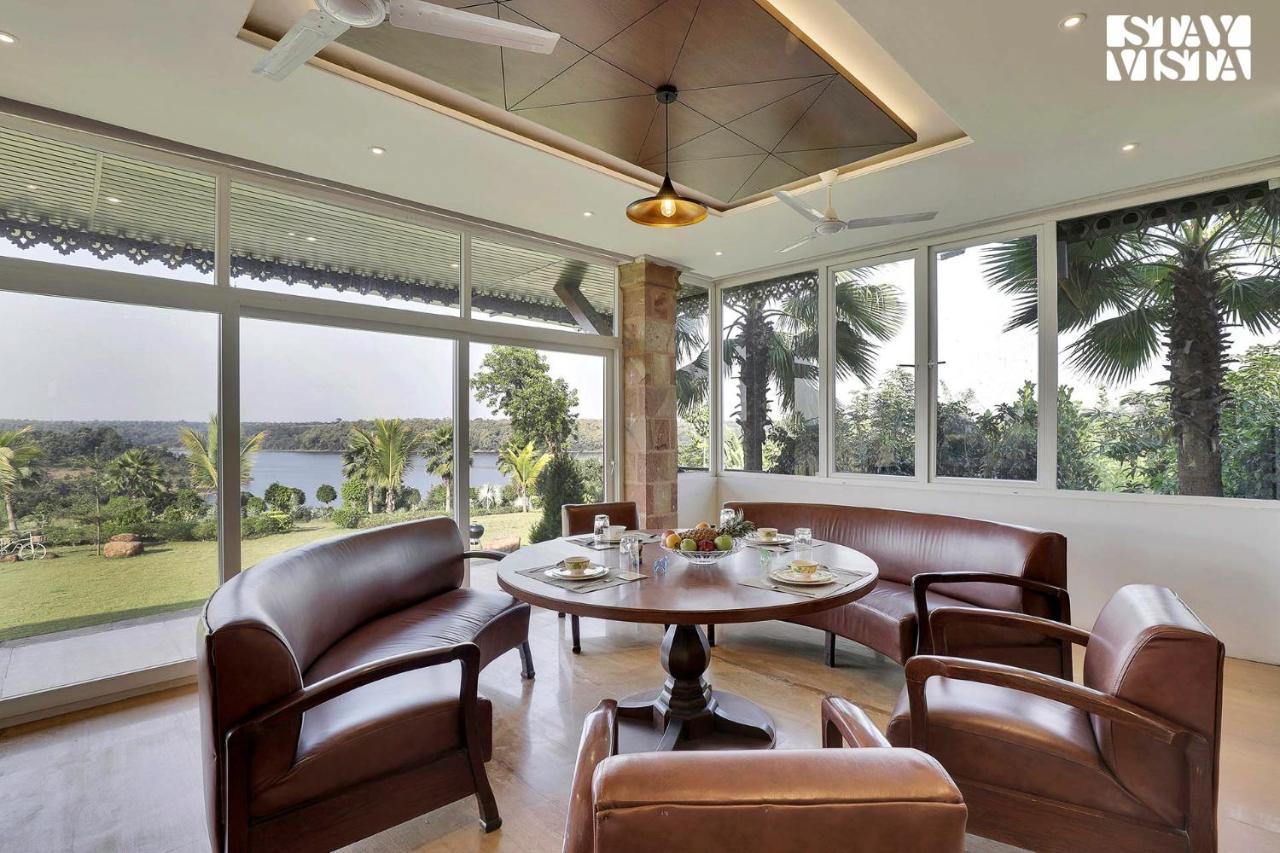 Stayvista'S Lakeside Whispers - Lake & Mountain-View Villa With Lawn & Indoor-Outdoor Games ناغبور المظهر الخارجي الصورة