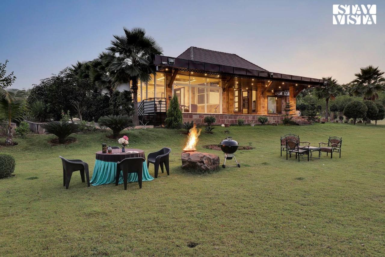 Stayvista'S Lakeside Whispers - Lake & Mountain-View Villa With Lawn & Indoor-Outdoor Games ناغبور المظهر الخارجي الصورة