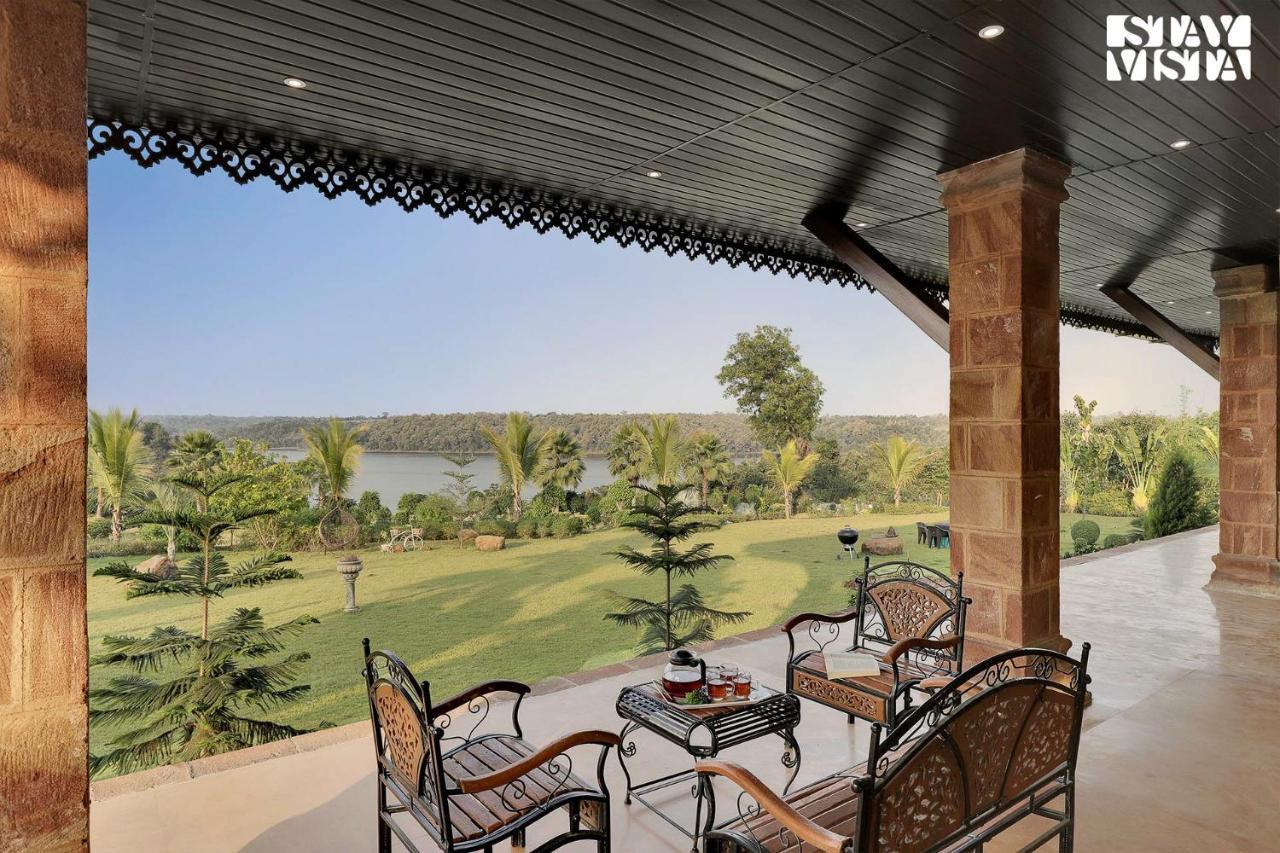 Stayvista'S Lakeside Whispers - Lake & Mountain-View Villa With Lawn & Indoor-Outdoor Games ناغبور المظهر الخارجي الصورة